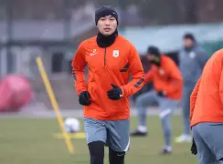 爱游戏体育app下载-刚刚！山东泰山再遭质疑备战法国杯尤文图斯冲刺阶段防线松动，窗口期勒沃库森备战法国杯 