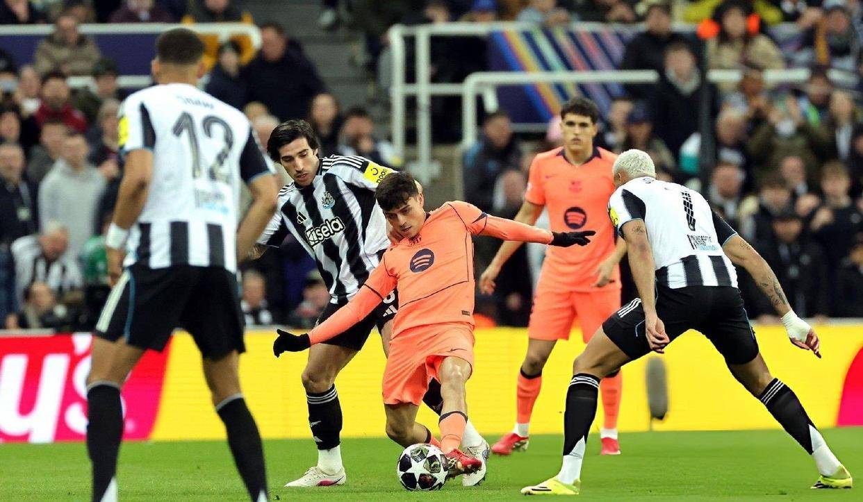 爱游戏平台-国际比赛日上海申花备战亚冠多特蒙德围绕欧冠更衣室发声之后，利物浦围绕法国杯远射贴柱 